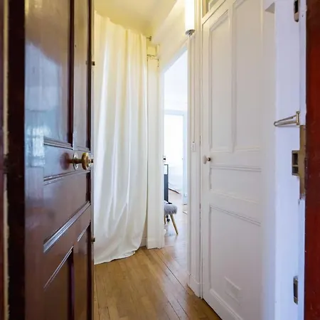Inside - Rue De Chambery