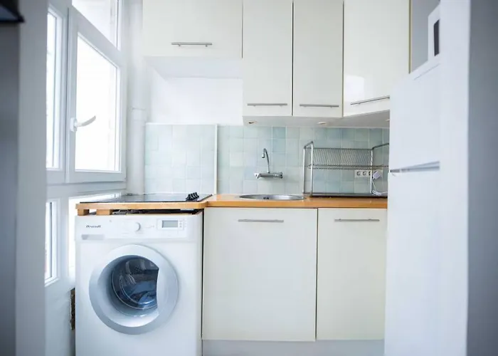 Inside - Rue De Chambery