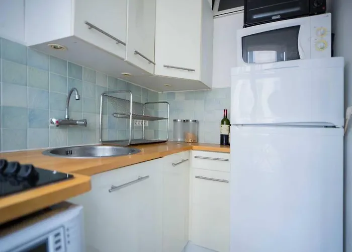 Inside - Rue De Chambery * باريس