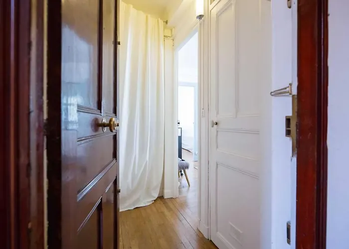 Inside - Rue De Chambery